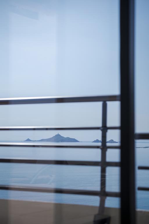 Les Calanques Aparthotel 3*